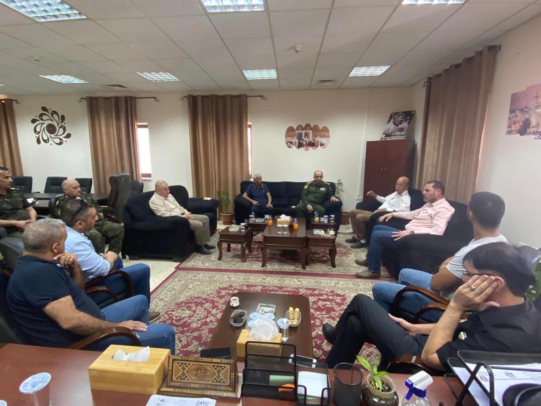 الأسير المحرر ماهر يونس لدى زيارة جنين (عدسة: ثائر أبو بكر)